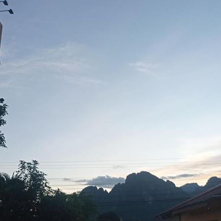Inthavong Hotel/Guest House Vang Vieng Esterno foto