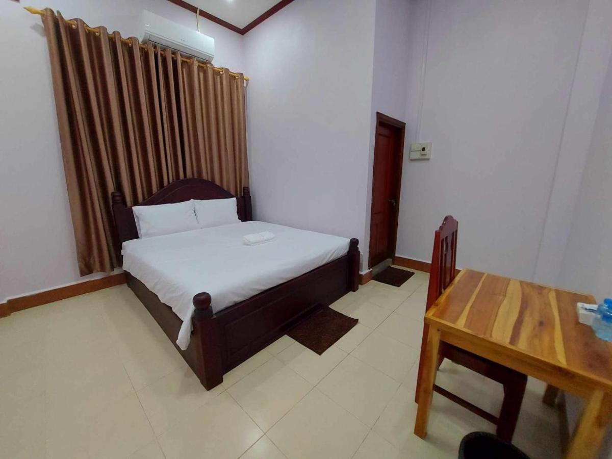 Inthavong Hotel/Guest House Vang Vieng Esterno foto