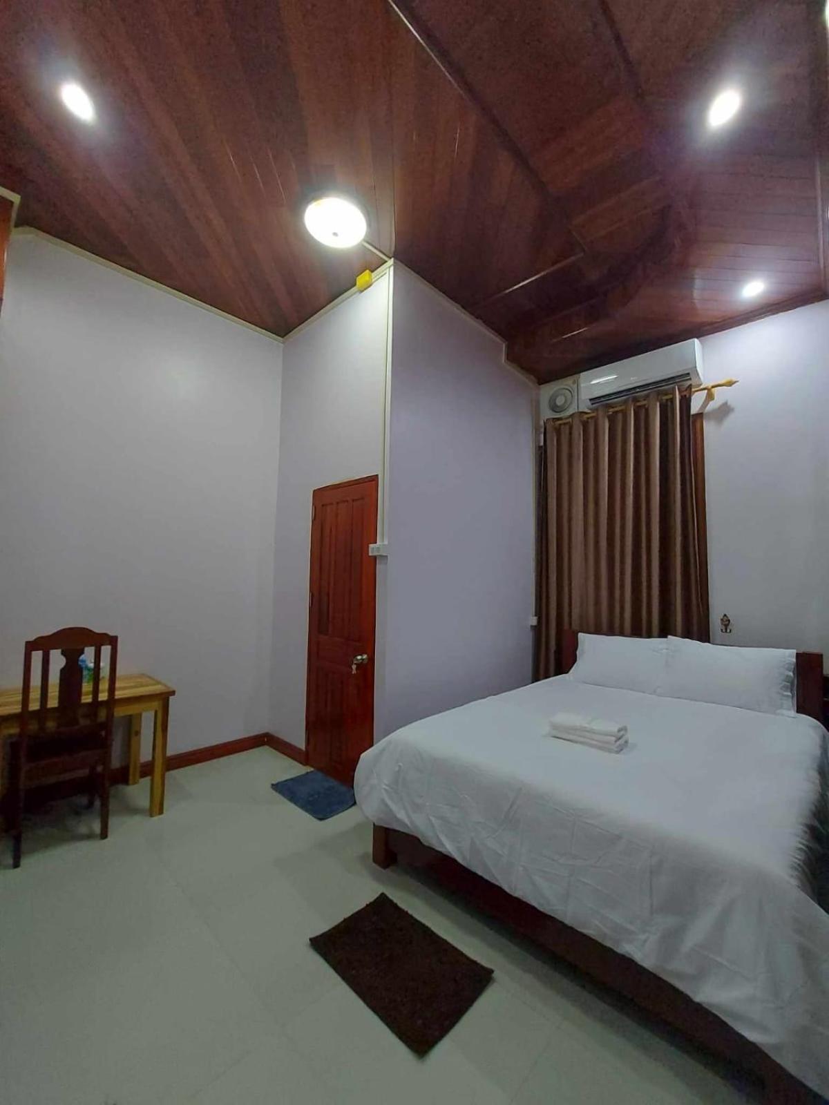 Inthavong Hotel/Guest House Vang Vieng Esterno foto