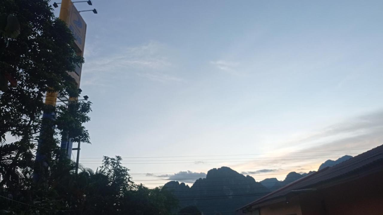 Inthavong Hotel/Guest House Vang Vieng Esterno foto