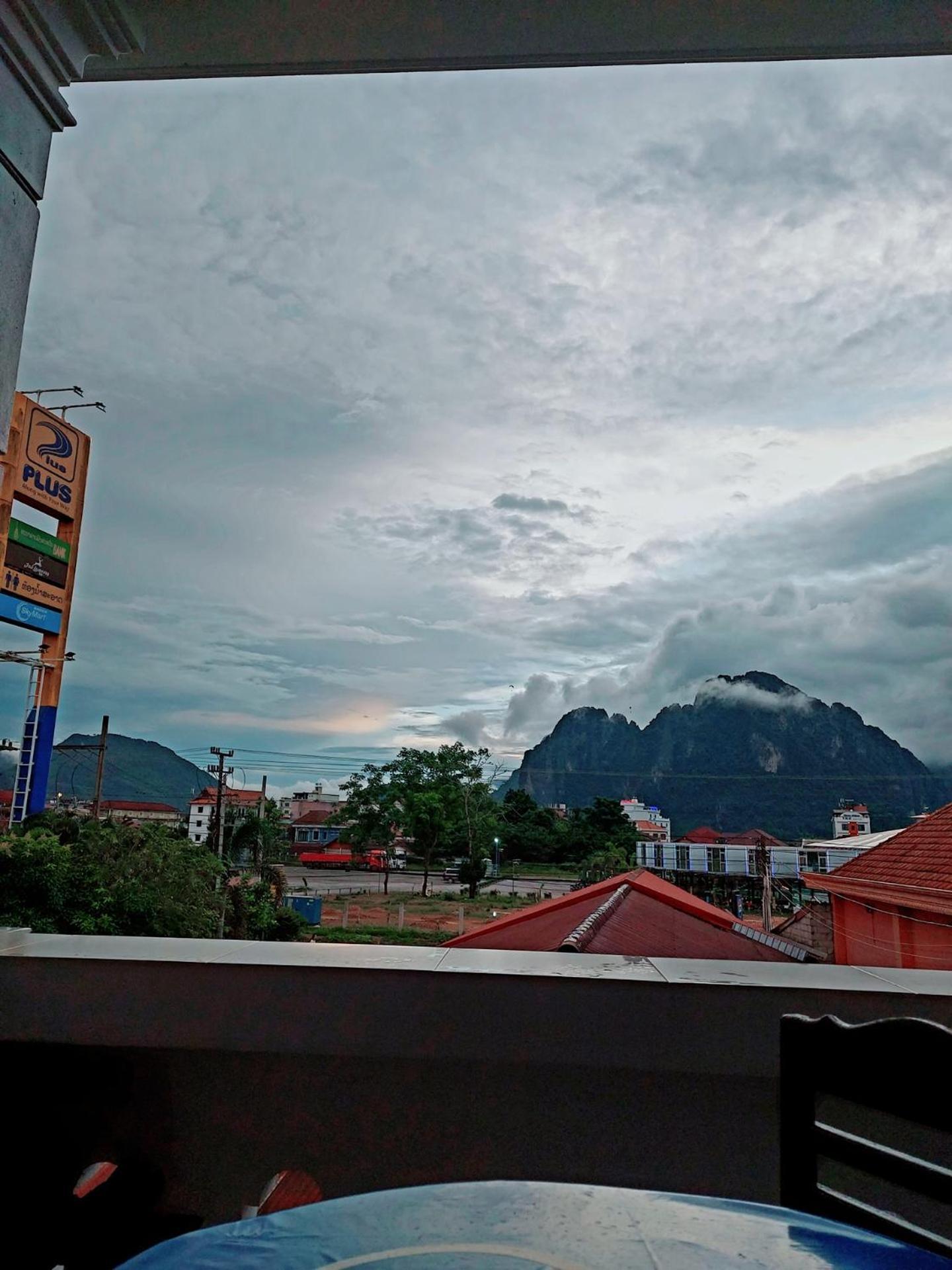Inthavong Hotel/Guest House Vang Vieng Esterno foto